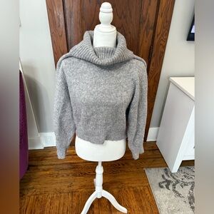 Gray Turtleneck Sweater - size Medium